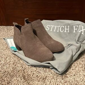 New Diba size 7W Layla suede taupe bootie.  From stitch fix.